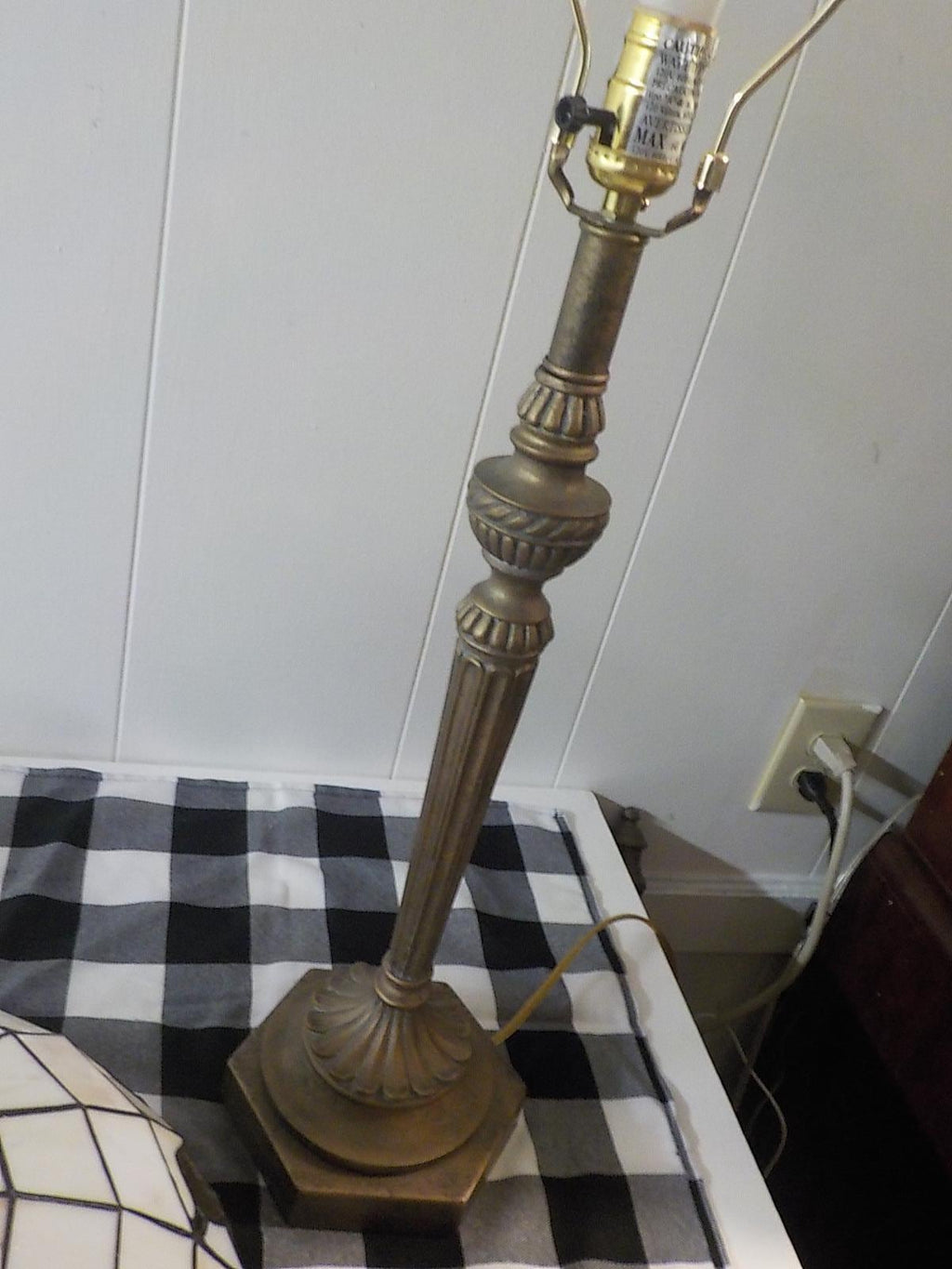 31" Tiffany-Style Leaded Glass Table Lamp — Multi-Color Shade, Country Home Style