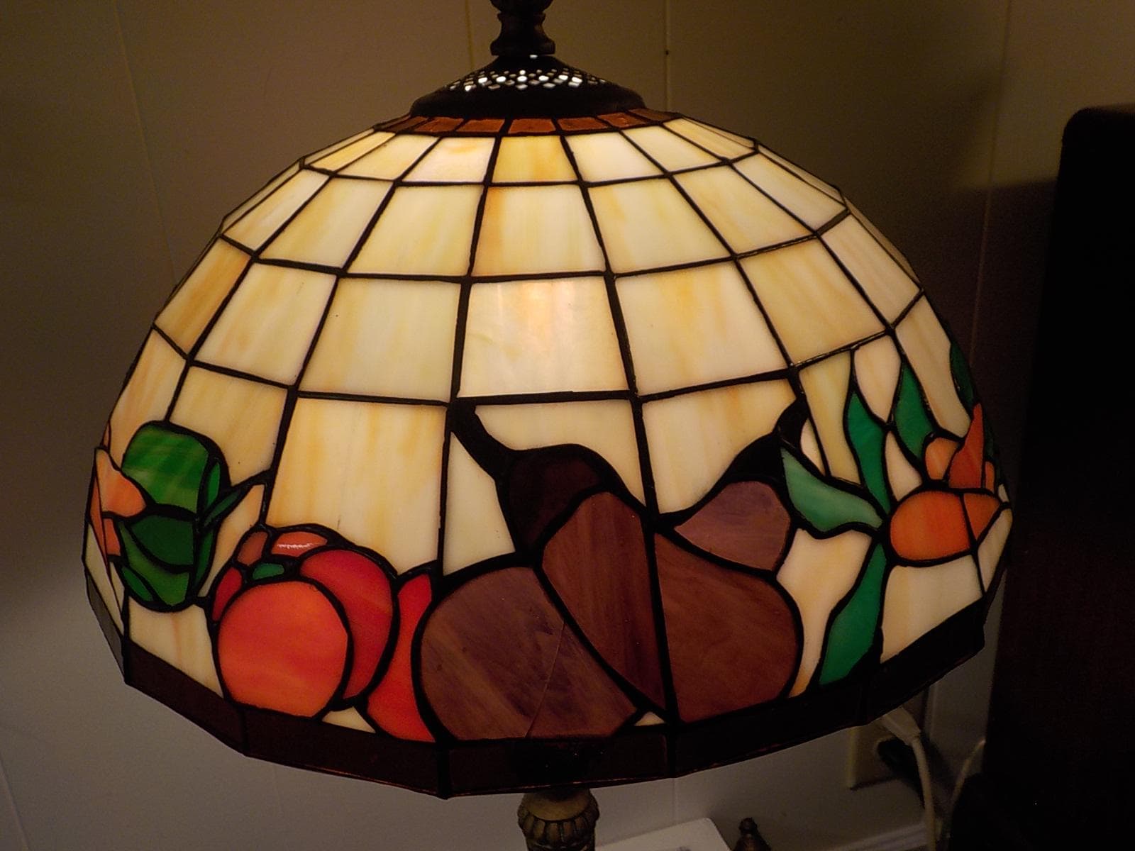 31" Tiffany-Style Leaded Glass Table Lamp — Multi-Color Shade, Country Home Style