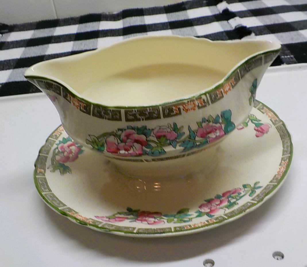 Vintage Myott Staffordshire England Gravy Boat & Underplate — Fine China