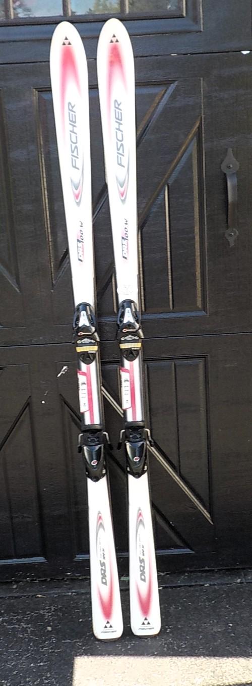 Vintage Fischer DRS 100.W Alpine Downhill Skis 68" Dual Radius Sidecut with Bindings | Lot 2438