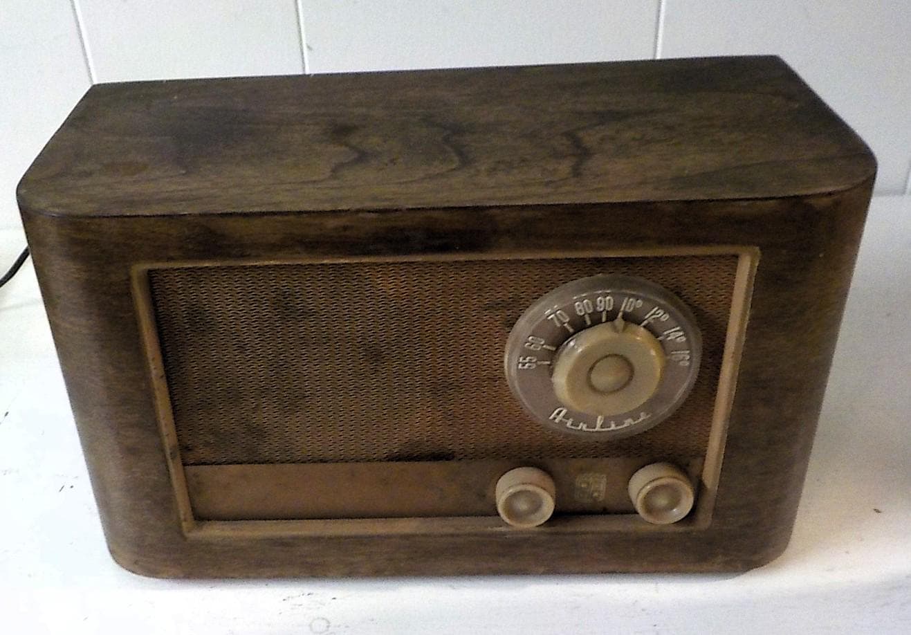 Vintage Montgomery Ward Airline AM tube Radio  Retro Woodgrain Airwave lot 2376