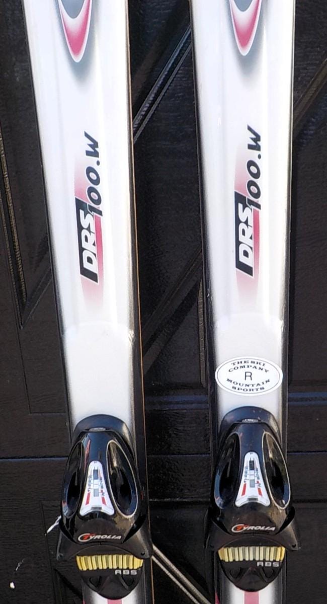 Vintage Fischer DRS 100.W Alpine Downhill Skis 68" Dual Radius Sidecut with Bindings | Lot 2438