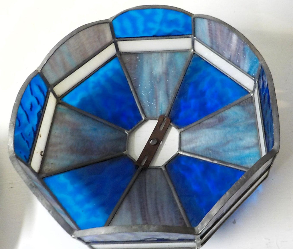 Antique Leaded Slag Glass Lamp Shade — Arts & Crafts Style, 12" Across, Very Good Condition | Lot 2302