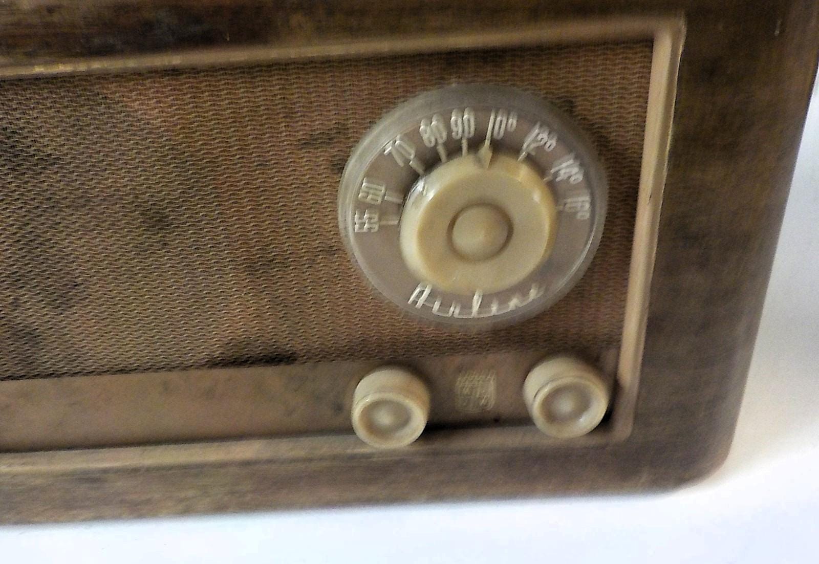Vintage Montgomery Ward Airline AM tube Radio  Retro Woodgrain Airwave lot 2376