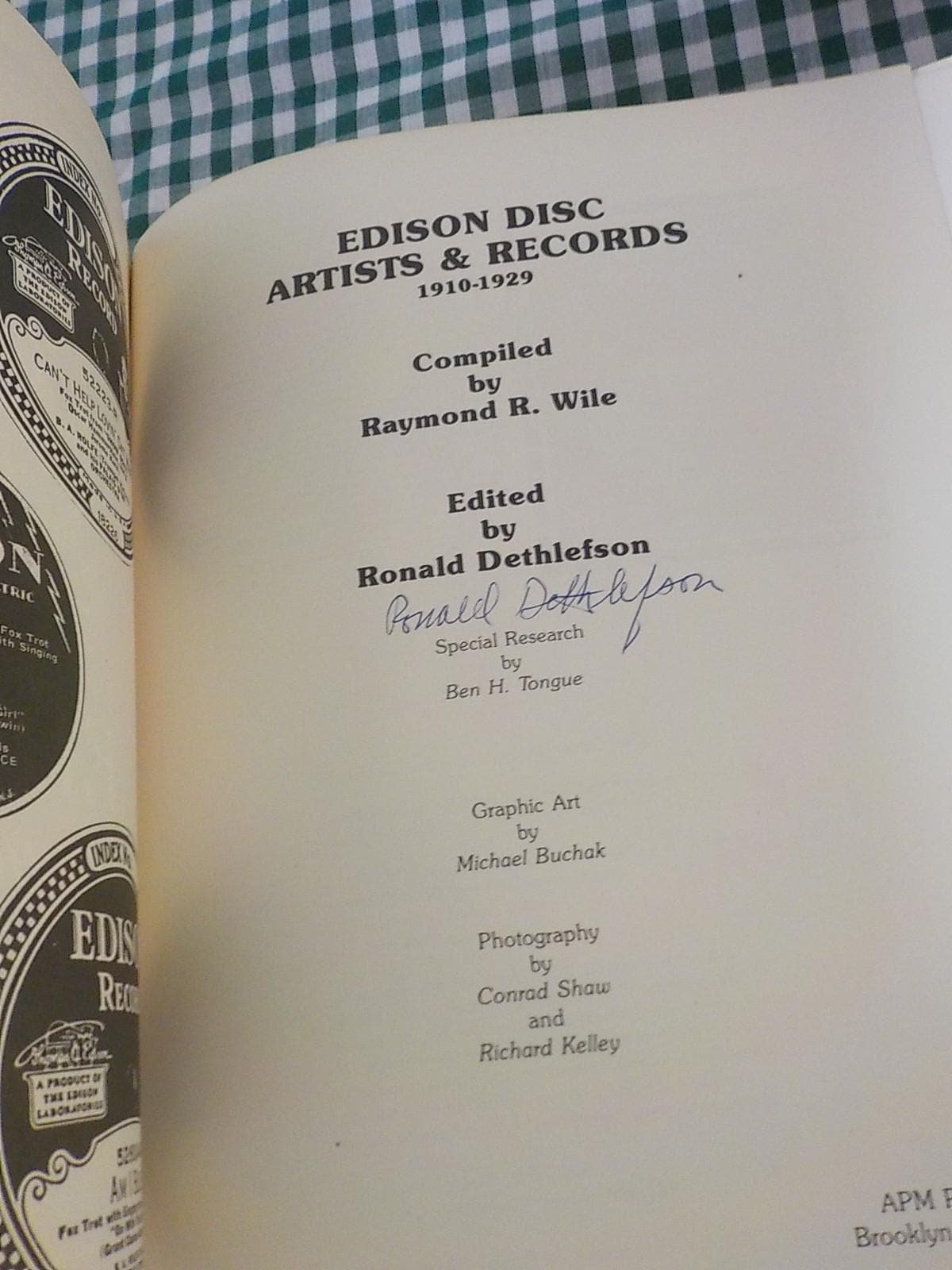 Edison Diamond Disc Re-Creations: Records & Artists 1910–1929 — Signed by Ronald Dethlefson