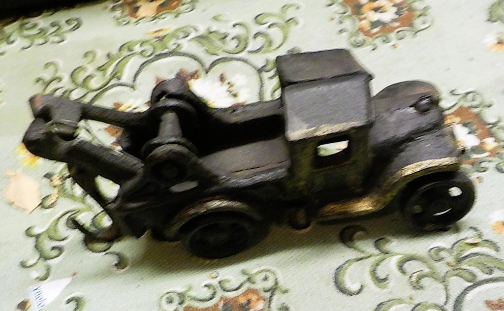 Antique Cast Iron Toys Tow Truck Wrecker 5.5" Toy could be Arcade item 1042