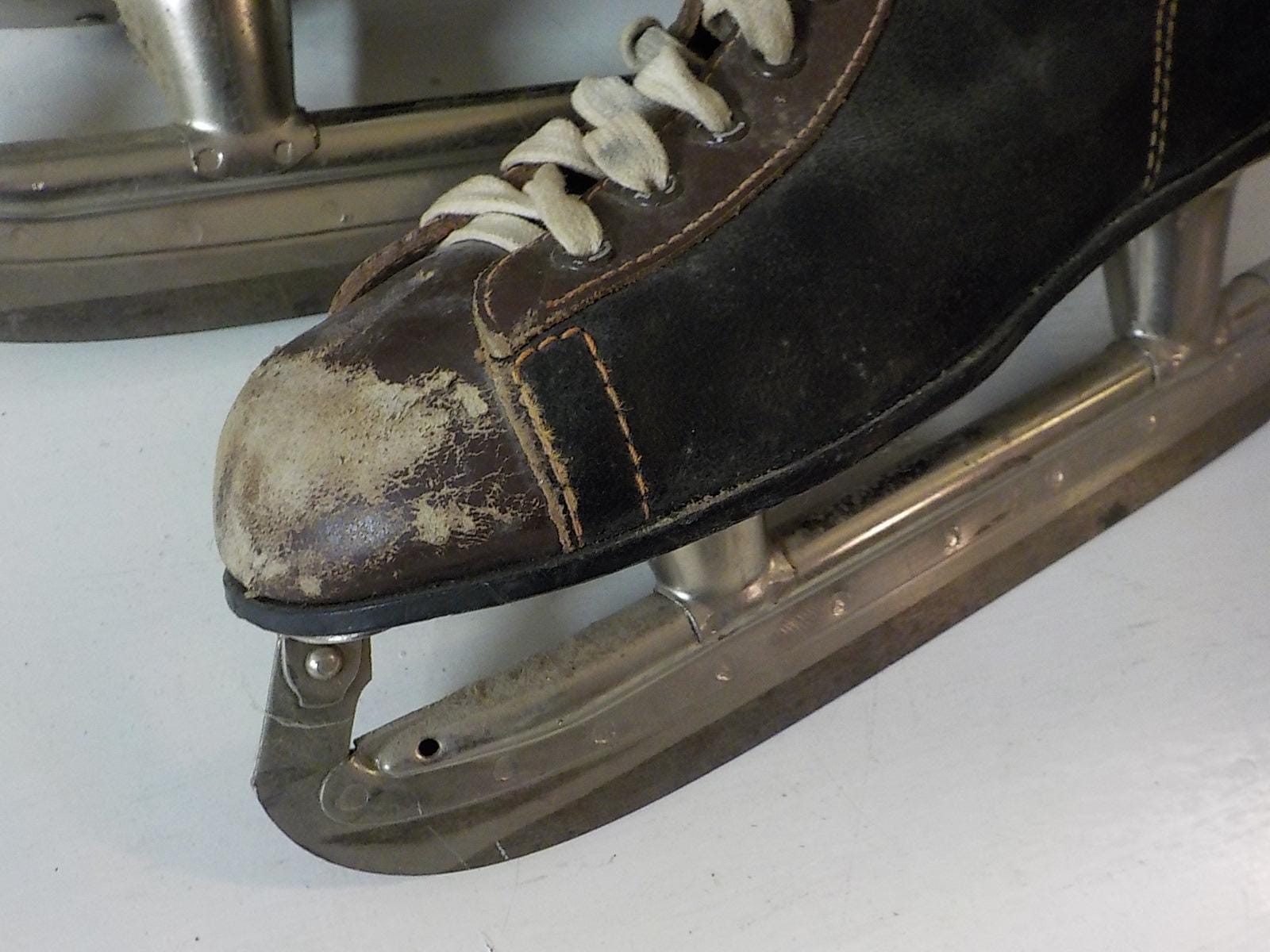 Vintage Franklin Blazer NHL Men's Hockey Ice Skates Size 6 + Bonus Pair | Lot 2436