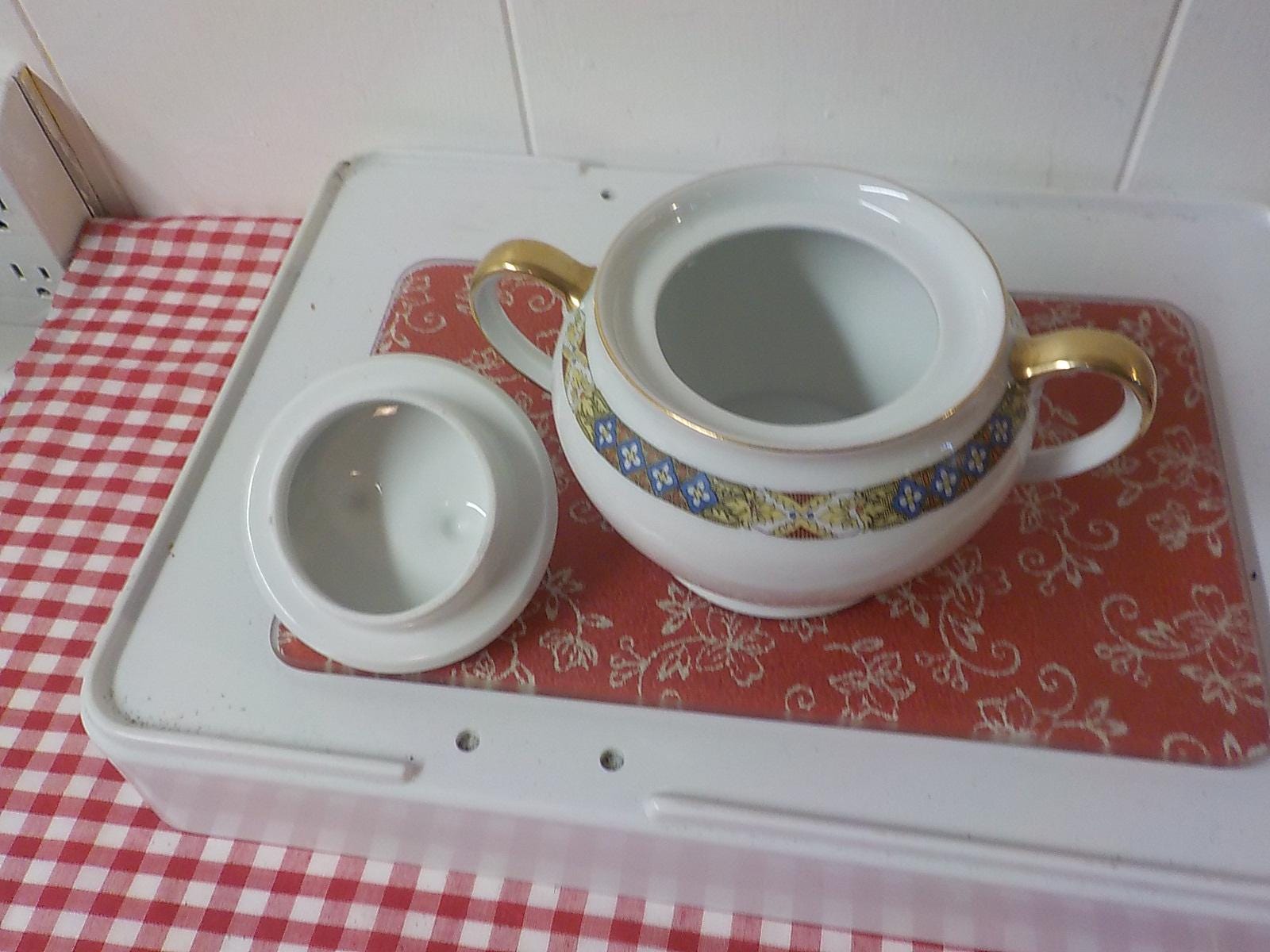 Vintage Victoria Czechoslovakian Creamer & Sugar Bowl Gold Trim Aich China item no 865