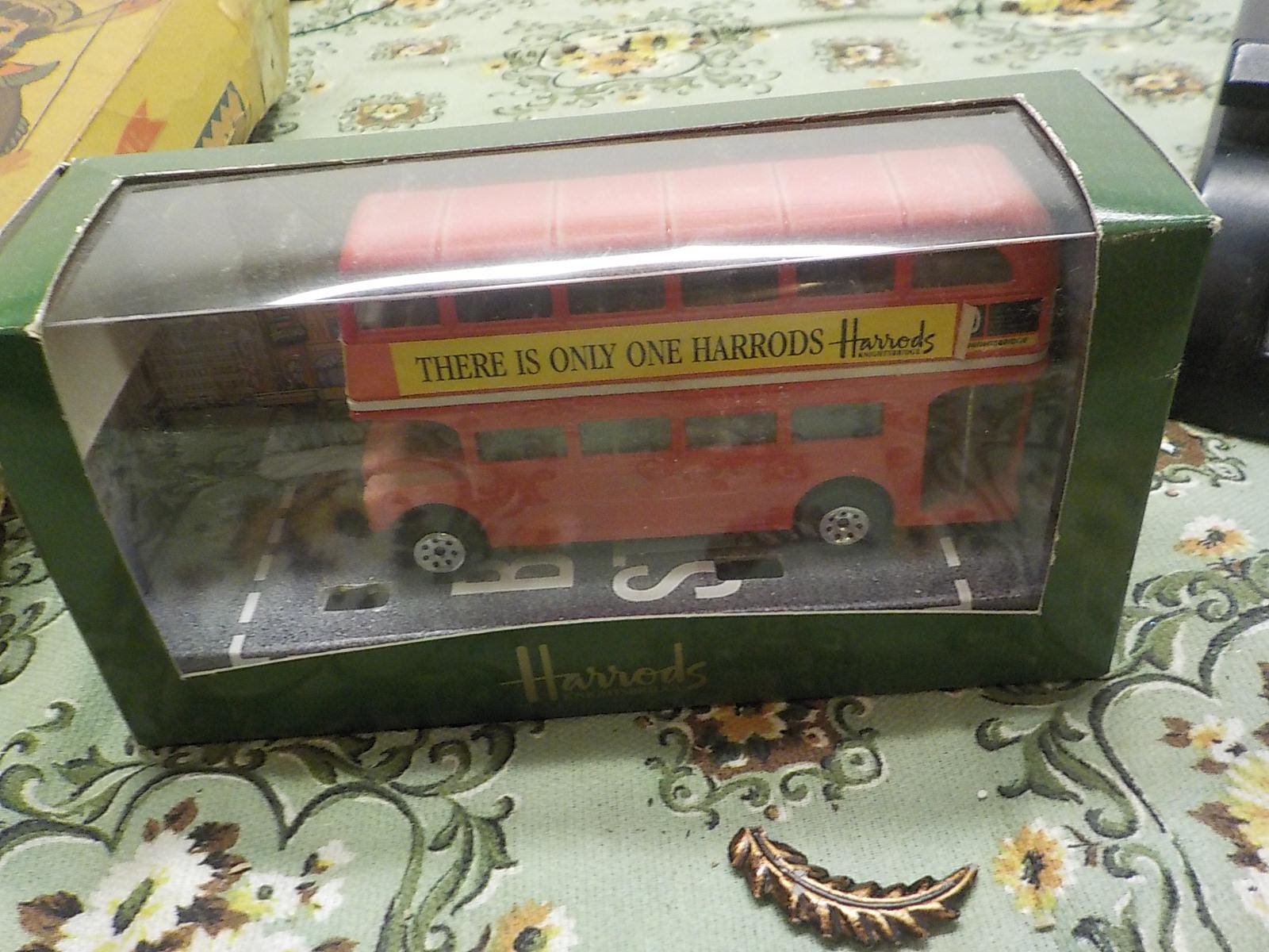 Harrods Knightsbridge Diecast Double Decker Bus Scenes Of London 4.5" lot 1085