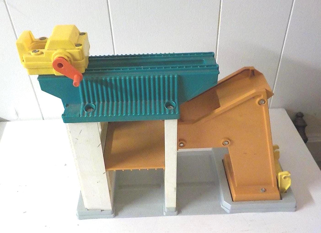 Vintage Fisher Price Little People Play Family Lift & Load Depot Set – 1976, Lot 2270