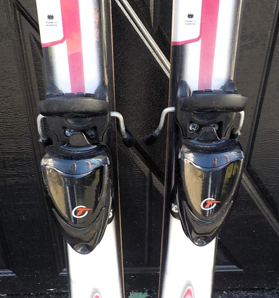 Vintage Fischer DRS 100.W Alpine Downhill Skis 68" Dual Radius Sidecut with Bindings | Lot 2438
