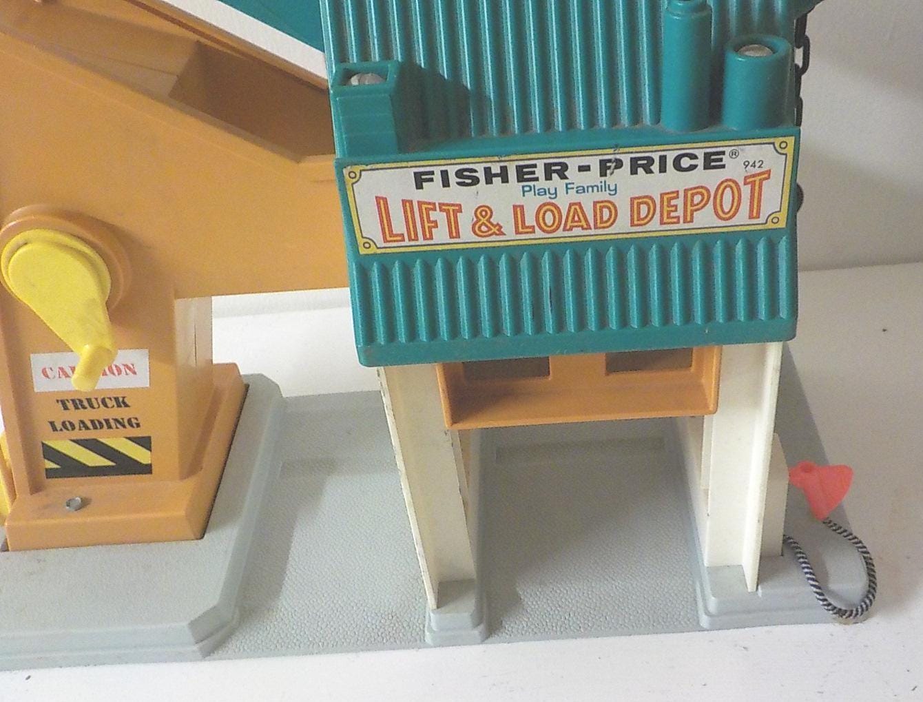 Vintage Fisher Price Little People Play Family Lift & Load Depot Set – 1976, Lot 2270