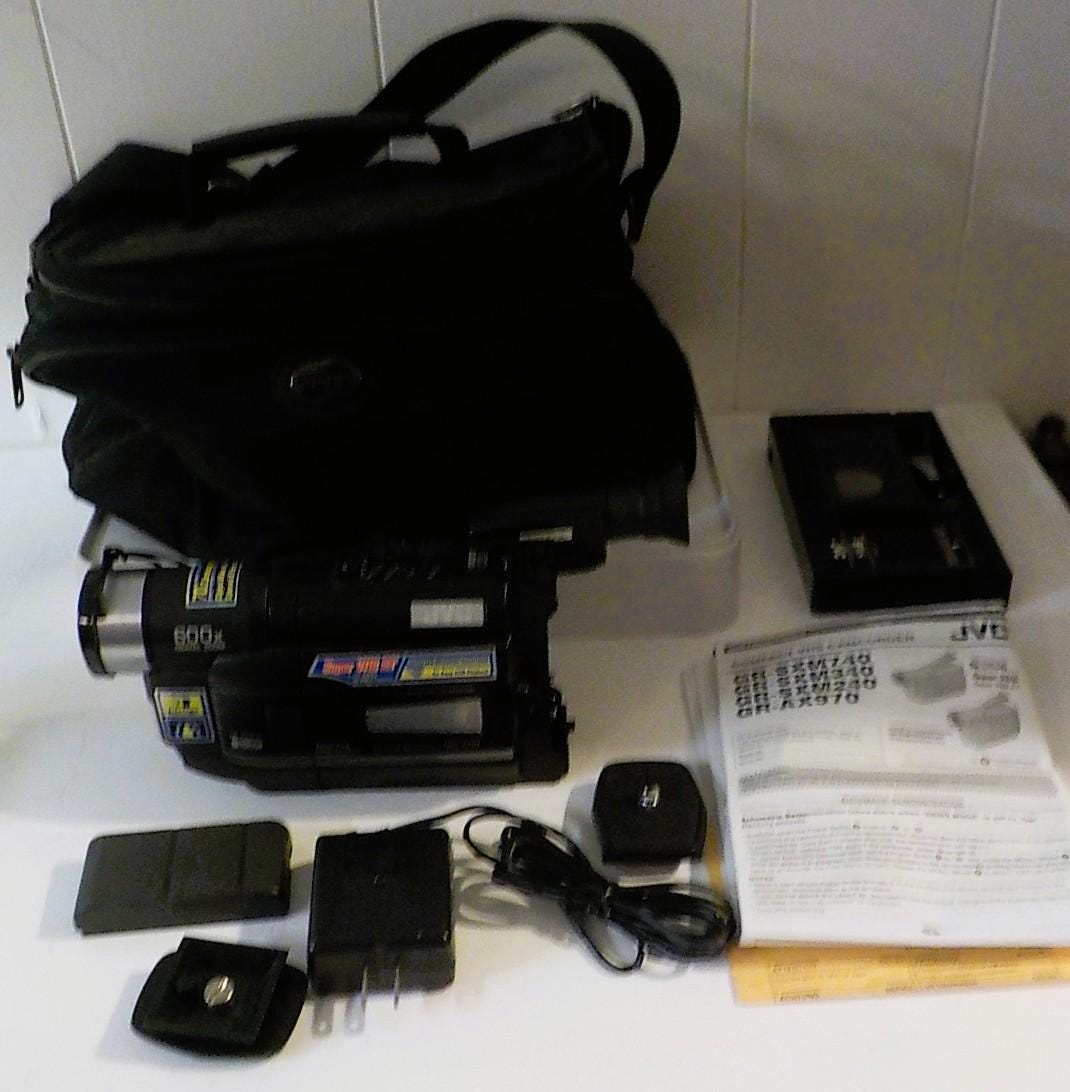 JVC GR-SXM240U Super Compact VHS-C Video Camcorder Video Transfer with case lot  2224