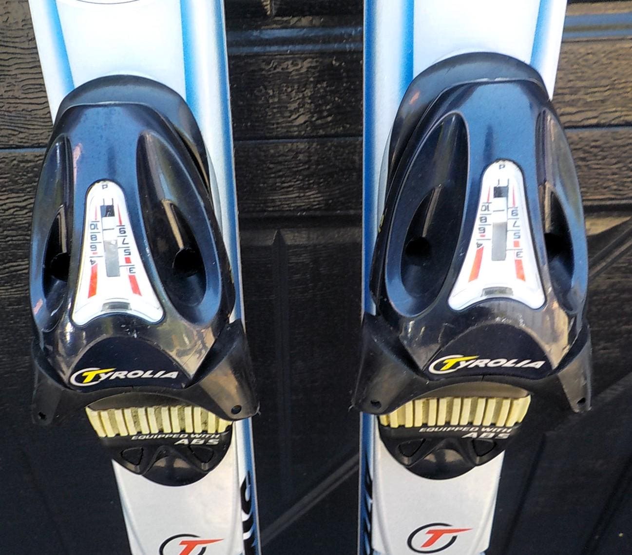 Atomic Beta V 7.20 180cm Downhill Skis with Tyrolia Bindings | Lot 2426