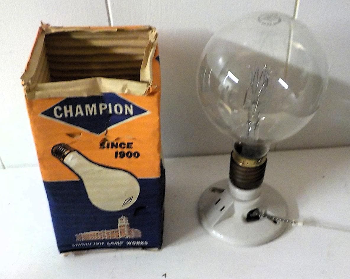 Vintage Champion 1000 / 115 Electric Light Bulbs (Lot of 6) 2410