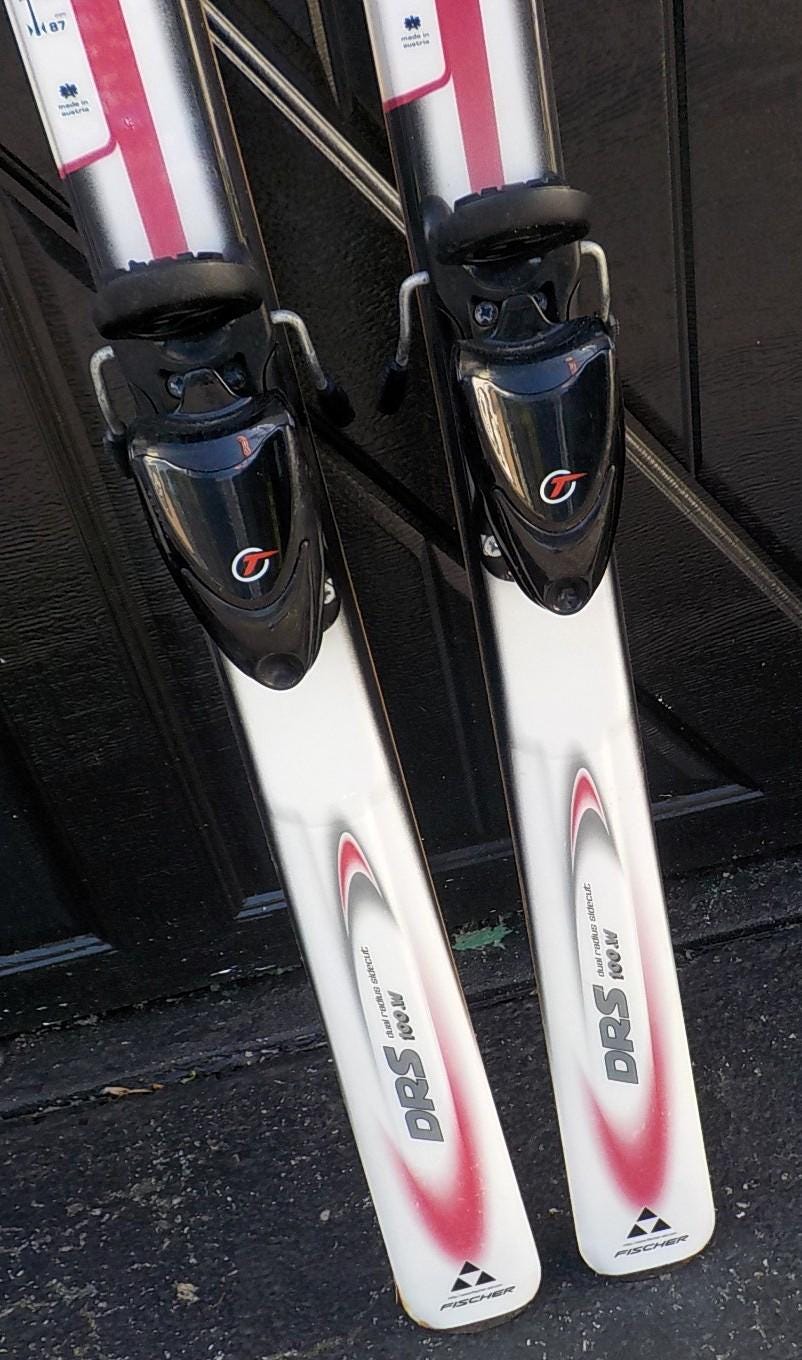 Vintage Fischer DRS 100.W Alpine Downhill Skis 68" Dual Radius Sidecut with Bindings | Lot 2438