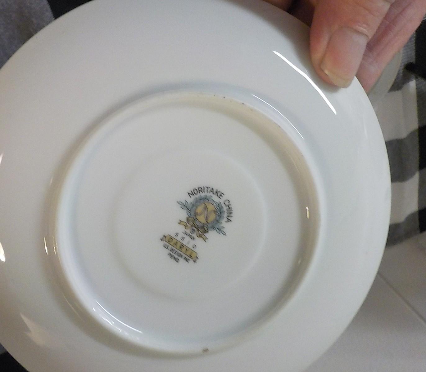 Noritake Daryl #5510 Tea & Coffee Cups and Saucers — Set of 2 (Lot 2253)