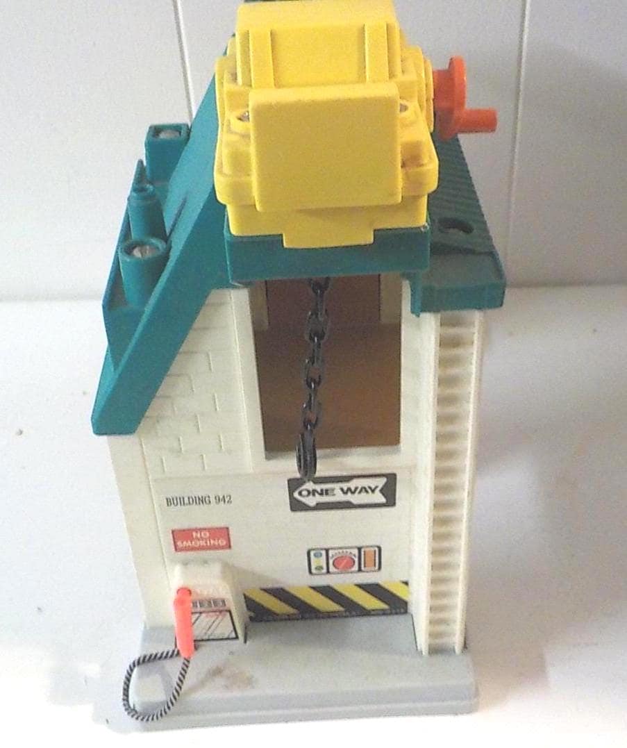 Vintage Fisher Price Little People Play Family Lift & Load Depot Set – 1976, Lot 2270