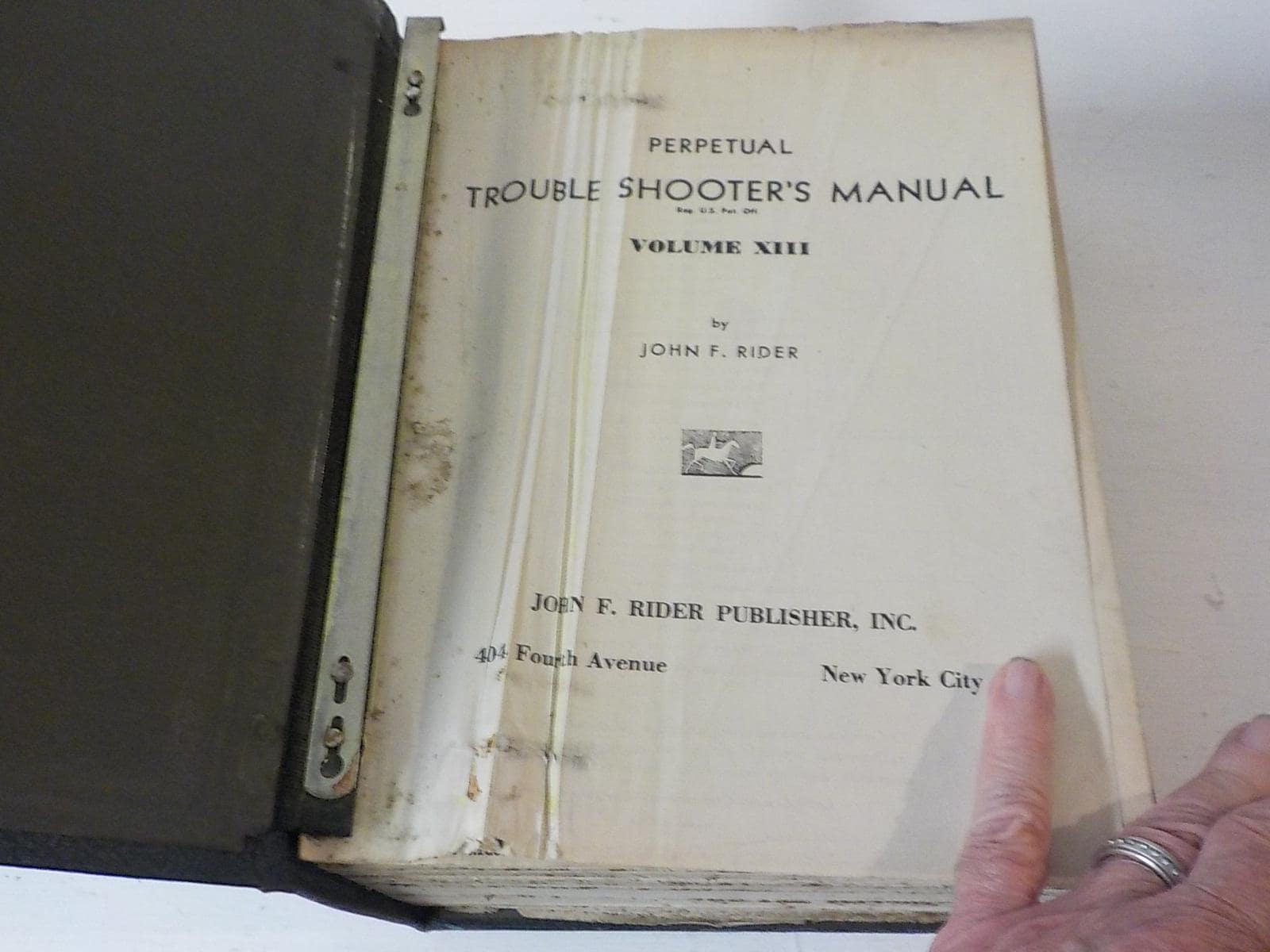 Perpetual trouble shooting manual 1942 tube radios & early car radios  lot 189