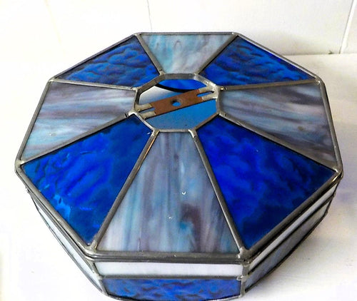 Antique Leaded Slag Glass Lamp Shade — Arts & Crafts Style, 12" Across, Very Good Condition | Lot 2302