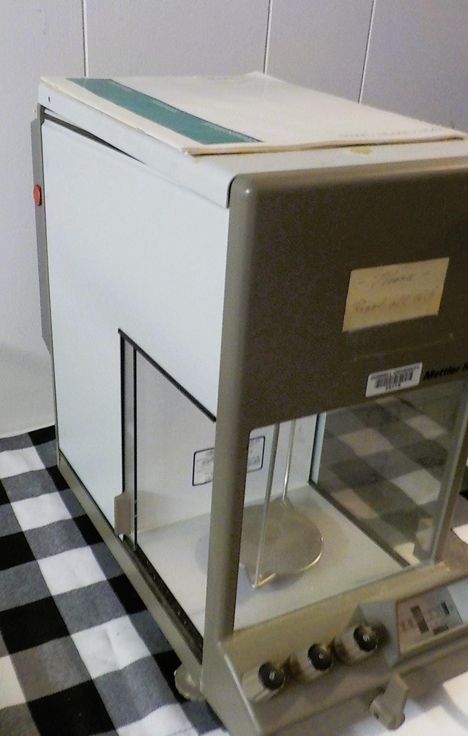 Vintage Mettler H30 High Precision Analytical Balance Scale — Made in Switzerland (Lot 2258)