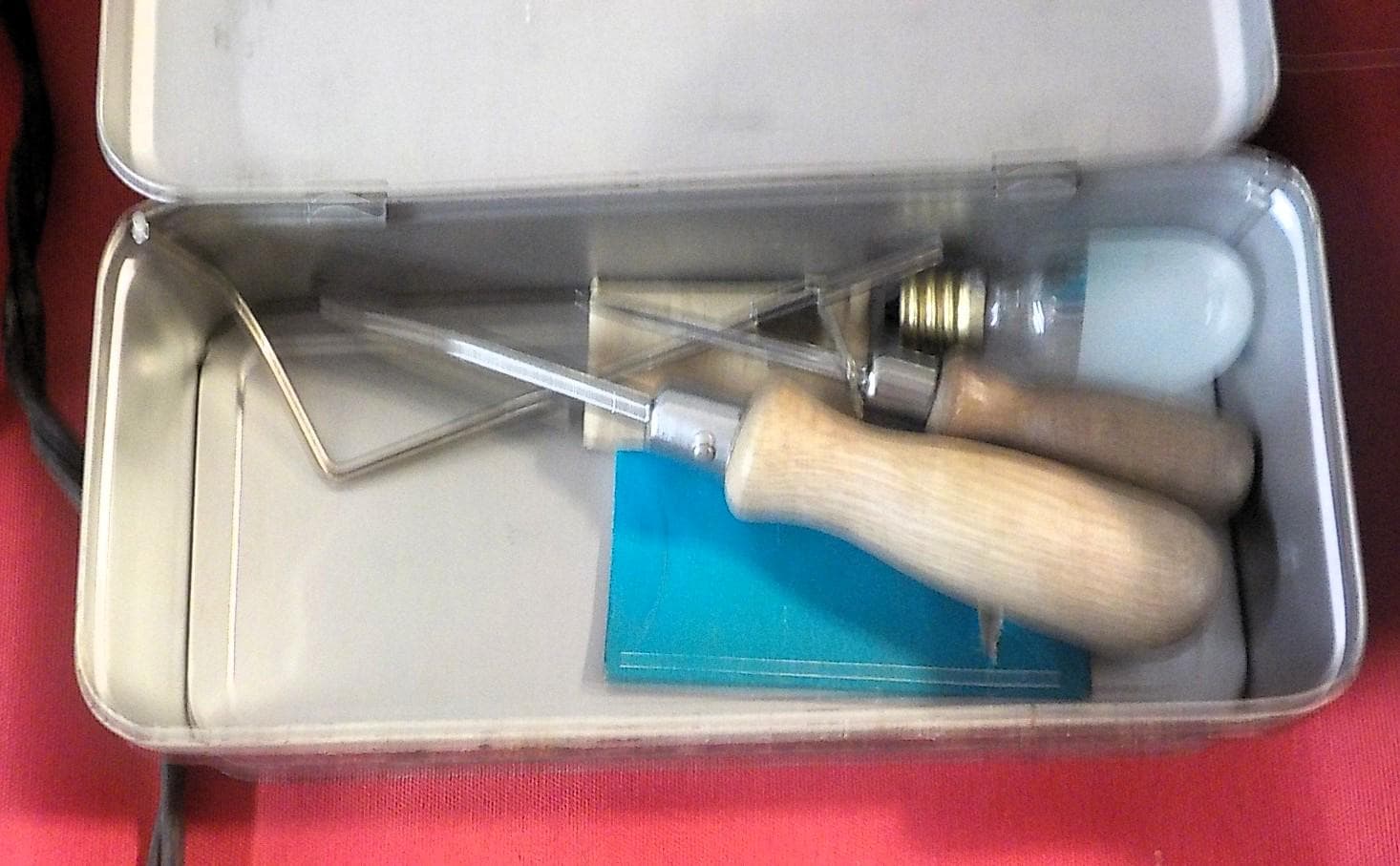 Vintage Westinghouse Home Belair Sewing Machine with Carrying Case — Parts or Repair