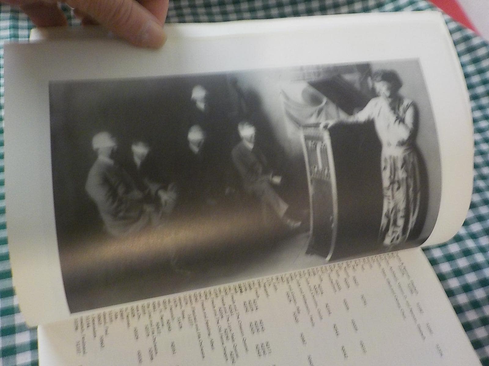 Edison Diamond Disc Re-Creations: Records & Artists 1910–1929 — Signed by Ronald Dethlefson