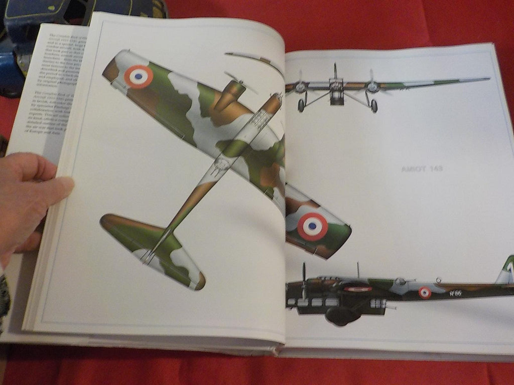 Complete Book of World War II Combat Aircraft 1933-1945 | Enzo Angelucci | Hardcover w/ Dust Cover | Lot B206